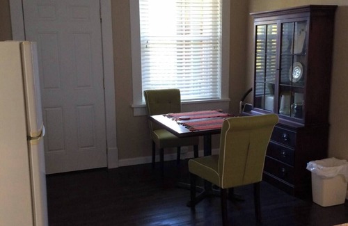 Forest Hills Appartement | Chic 1-bedroom with WiFi and AC in awesome Pittsburgh