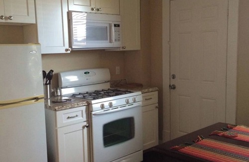 Forest Hills Appartement | Chic 1-bedroom with WiFi and AC in awesome Pittsburgh