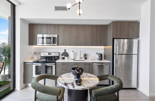 Downtown Miami Appartement | Chic 1-King bedroom with rooftop pool and a view that is unforgettable