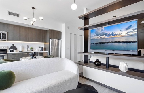 Downtown Miami Appartement | Chic 1-King bedroom with rooftop pool and a view that is unforgettable