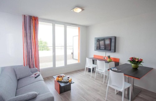 Chevilly-Larue Hôtel | Chic 1BR Apartment: WiFi & Easy Public Transport Access for City Explorers
