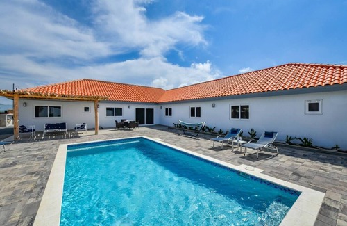 Boroncana Appartement | Chic 1BR Retreat | Walk to Aruba’s Best Resorts & Beach