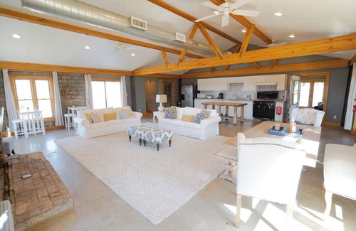 Mineral Wells Cabine | Chic 2,200 Sq. Ft. Riverfront Casita Sleeps 8 Stunning Views + Rustic Charm