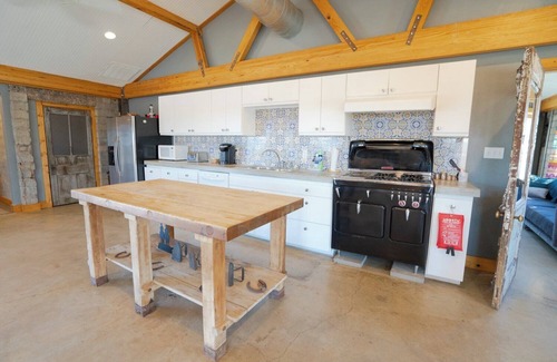 Mineral Wells Cabine | Chic 2,200 Sq. Ft. Riverfront Casita Sleeps 8 Stunning Views + Rustic Charm