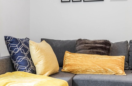St. George's Appartement | ★ Chic 2-Bed Apt ★ Free Parking/Zoo/Shop/Events ★
