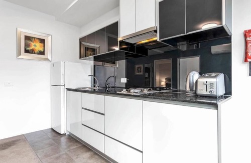 Melbourne Central Business District Appartement | Chic 2 Bedroom Apartment at Beckett Street Melbourne CBD