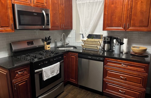 Washington Park Appartement | Chic 2-bedroom apartment in historic Chicago neighborhood with theater, Wifi