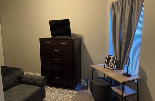 Washington Park Appartement | Chic 2-bedroom apartment in historic Chicago neighborhood with theater, Wifi