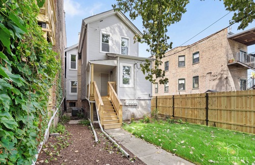 Douglas Appartement | Chic 2-bedroom apartment in beautiful Chicago. 30+ Day Stays Only