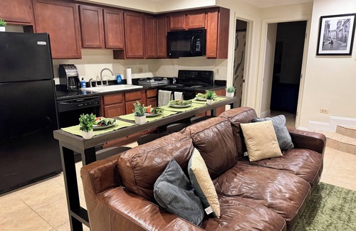 Park View Maison | Chic 2-bedroom townhome with WiFi and AC in vibrant Columbia Heights in DC
