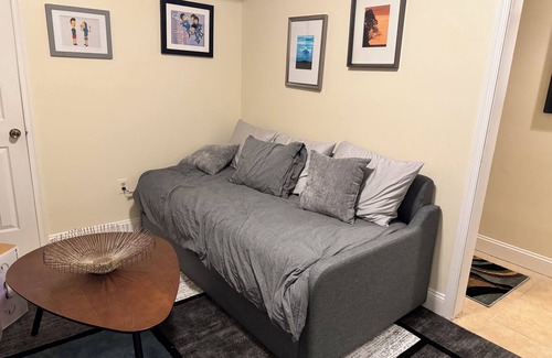 Park View Maison | Chic 2-bedroom townhome with WiFi and AC in vibrant Columbia Heights in DC