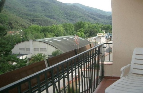 Amelie-les-Bains-Palalda Appartement | Charmant F2 avec Garage, Terrasse et Véranda, à 500m du Centre et 600m des Cures à Amélie-les-Bains