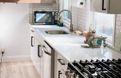 Harrison Maison | Designer 2BR Home 20min to NYC w Private Backyard- Newly Remodeled