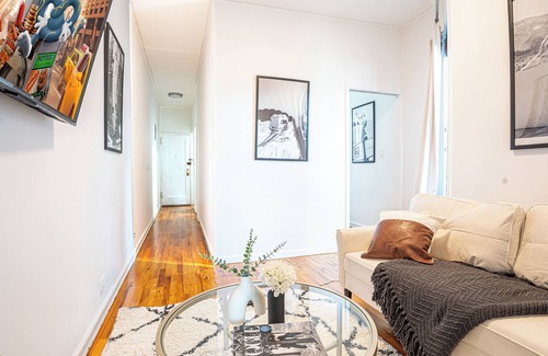 Upper East Side Appartement | Chic 2BR Upper East Side Retreat - Near Central Park & Museums