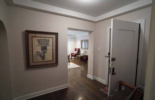 South Shore Maison | Chic 3-bedroom building with fitness room and AC in wonderful Chicago