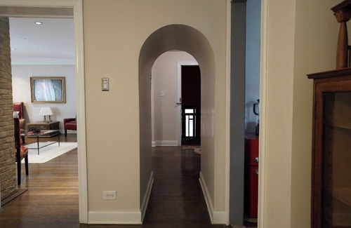 South Shore Maison | Chic 3-bedroom building with fitness room and AC in wonderful Chicago