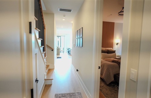 Lakeview Copropriété | Chic 3-Bedroom Condo in Lakeview Central. Private Rooftop, City & Ballpark Views
