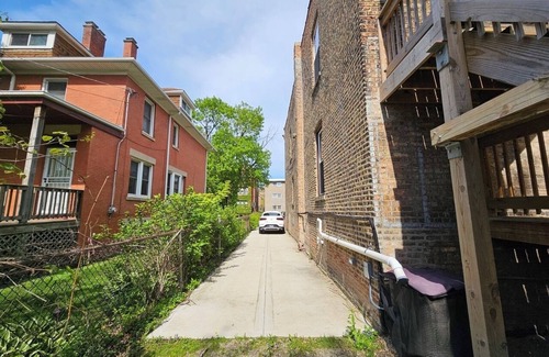 South Shore Appartement | Chic 3-bedroom corporate apartment with WiFi, AC in lovely Chicago.