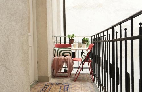 Palace District Appartement | Chic 3BR Gem in the Heart of Budapest- Walk to Krudy St