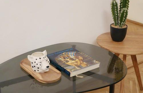 Palace District Appartement | Chic 3BR Gem in the Heart of Budapest- Walk to Krudy St