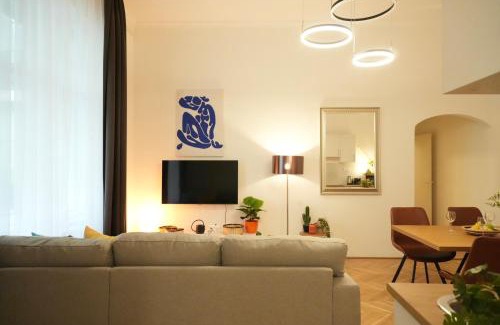 Palace District Appartement | Chic 3BR Gem in the Heart of Budapest- Walk to Krudy St