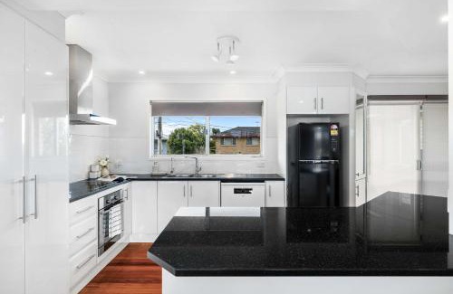 Rochedale South Maison | Chic 3BR Home with Pool in Rochedale South