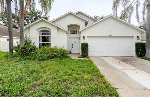 Sunrise Lakes Maison | Chic 3BR Retreat w Pool Near Disney Magic