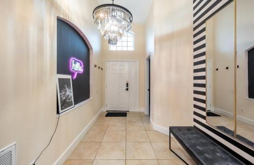 Sunrise Lakes Maison | Chic 3BR Retreat w Pool Near Disney Magic