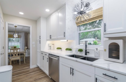 Jefferson City Maison | Chic 4-BDR 3 BA Home in Safe, Desired Neighborhood 5 Min from State Capitol.