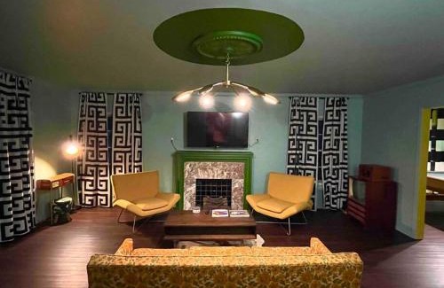Lincoln Terrace Maison | Chic 50s Time Capsule Downtown/OU Med/OK Capitol