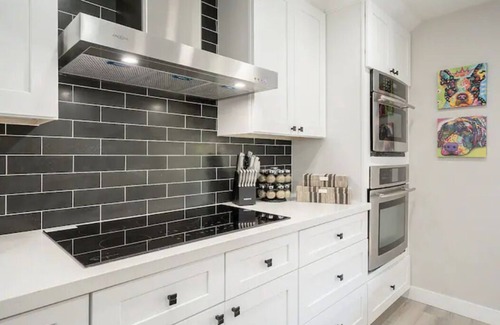 Paradise Valley Maison | CHIC SC-7BR/4Bath w/$200k yard, Heated Pool, Arcade by Entertainment District