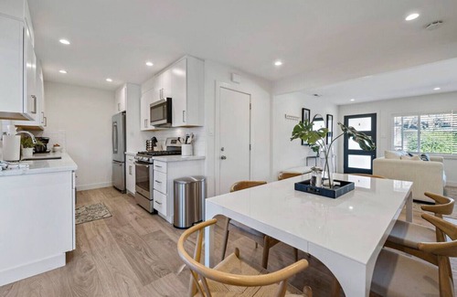 North Whisman Maison | Chic and Comfy Home in the Heart of Silicon Valley