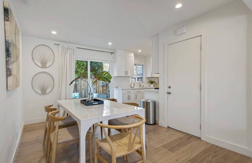 North Whisman Maison | Chic and Comfy Home in the Heart of Silicon Valley