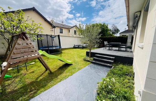 Tremblay-en-France Appartement | chic and peaceful at only 10 mins from Charles de Gaulle Airport