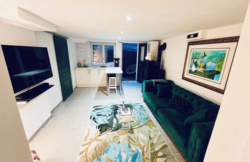 Tremblay-en-France Appartement | chic and peaceful at only 10 mins from Charles de Gaulle Airport