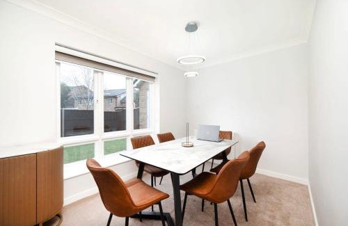 Yeading Maison | Chic and Spacious 3BR Family Home with Garden