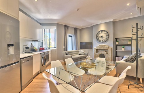 Green Point Appartement | Chic Apartment | Balcony | Fast WiFi | Pool Access