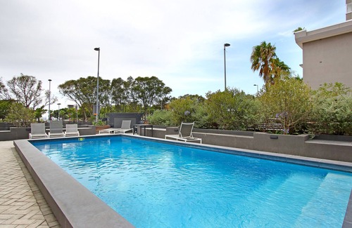 Green Point Appartement | Chic Apartment | Balcony | Fast WiFi | Pool Access