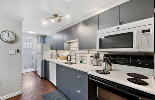 Englewood Appartement | Chic Apt 15min to Dwntwn Denver!