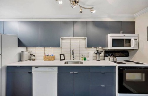 Englewood Appartement | Chic Apt 15min to Dwntwn Denver!