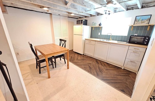 Leschi Appartement | Chic Basement in Seattle - Very Close to I-90