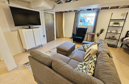 Leschi Appartement | Chic Basement in Seattle - Very Close to I-90