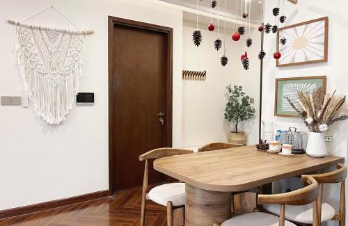 Hai Phong Appartement | Chic Boho 3BR Retreat Lakefront View