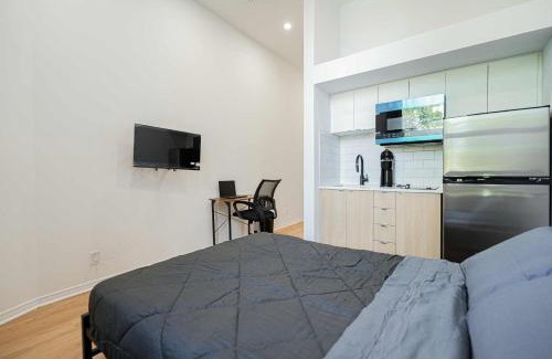 Sainte-Marie Appartement | Chic Bright Apartment with Parking Near downtown Montreal