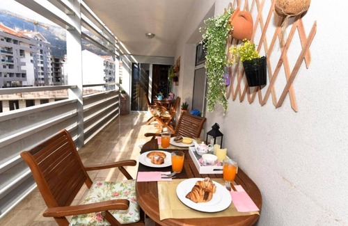 Rozino Appartement | Chic Budva City Retreat - Studio Apt with Balcony