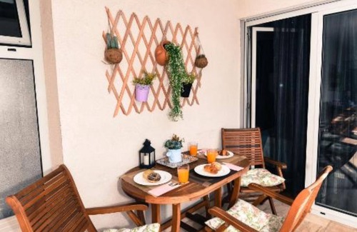 Rozino Appartement | Chic Budva City Retreat - Studio Apt with Balcony