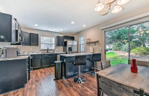 Charlotte Maison | Chic Charlotte Townhome with Community Pool