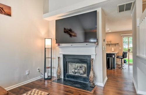 Charlotte Maison | Chic Charlotte Townhome with Community Pool