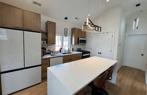 Avondale Copropriété | Chic Chicago Spa Retreat – Luxe & Light-Filled