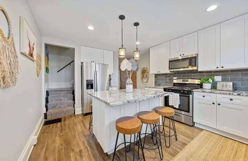 Downtown Columbus Maison | Chic Columbus Retreat with Reserved Parking